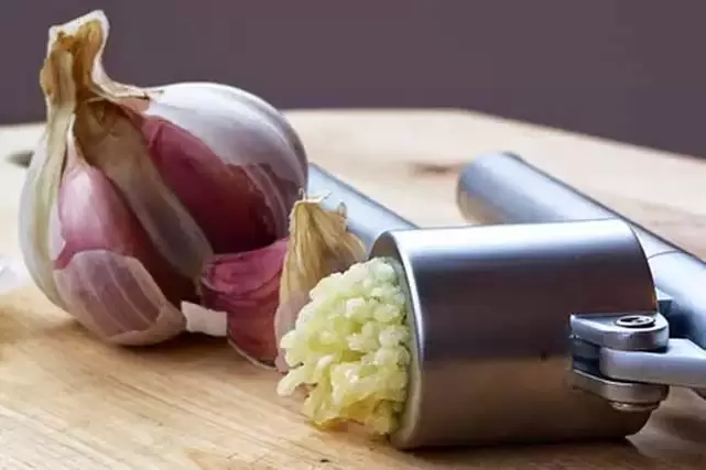 Garlic for the preparation of infusions to strengthen potency