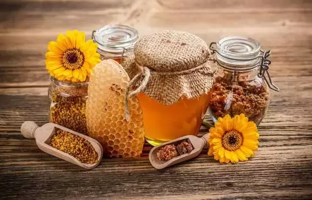 Honey is a useful and tasty medicine that can improve male potency